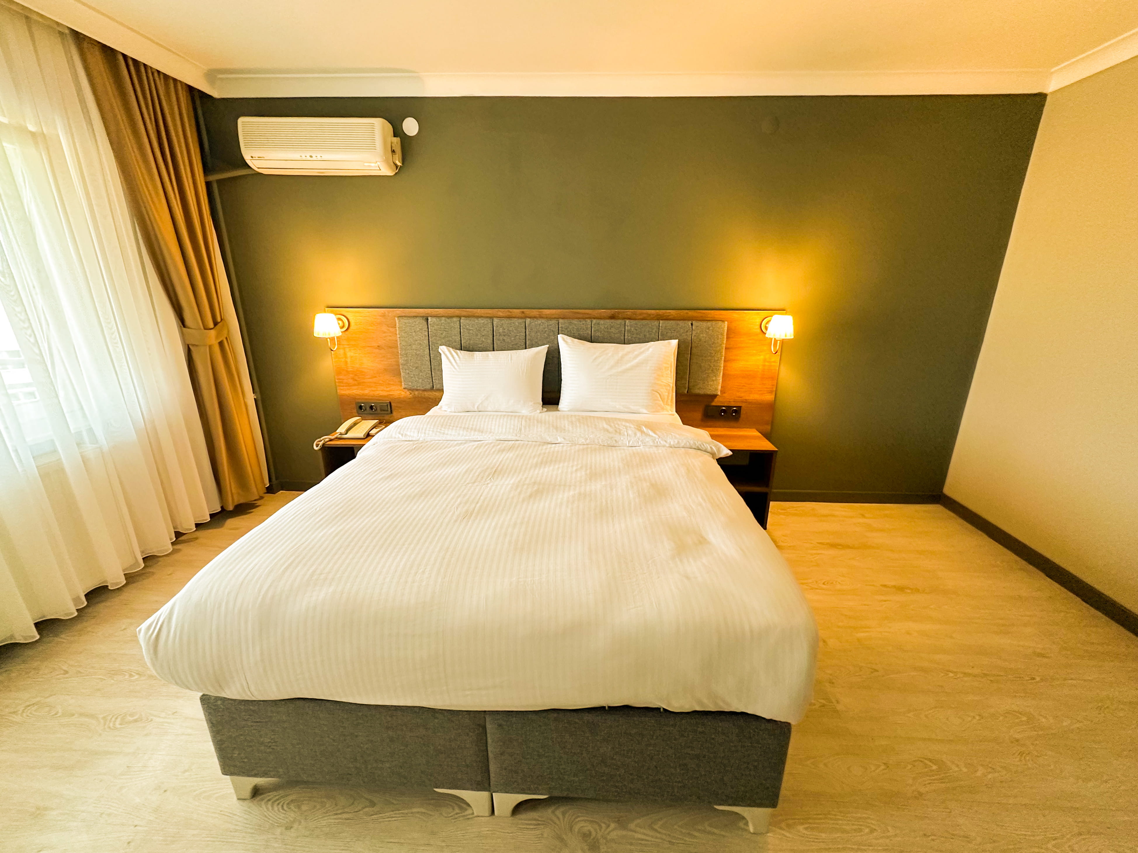 Honeymoon Suite Oda
