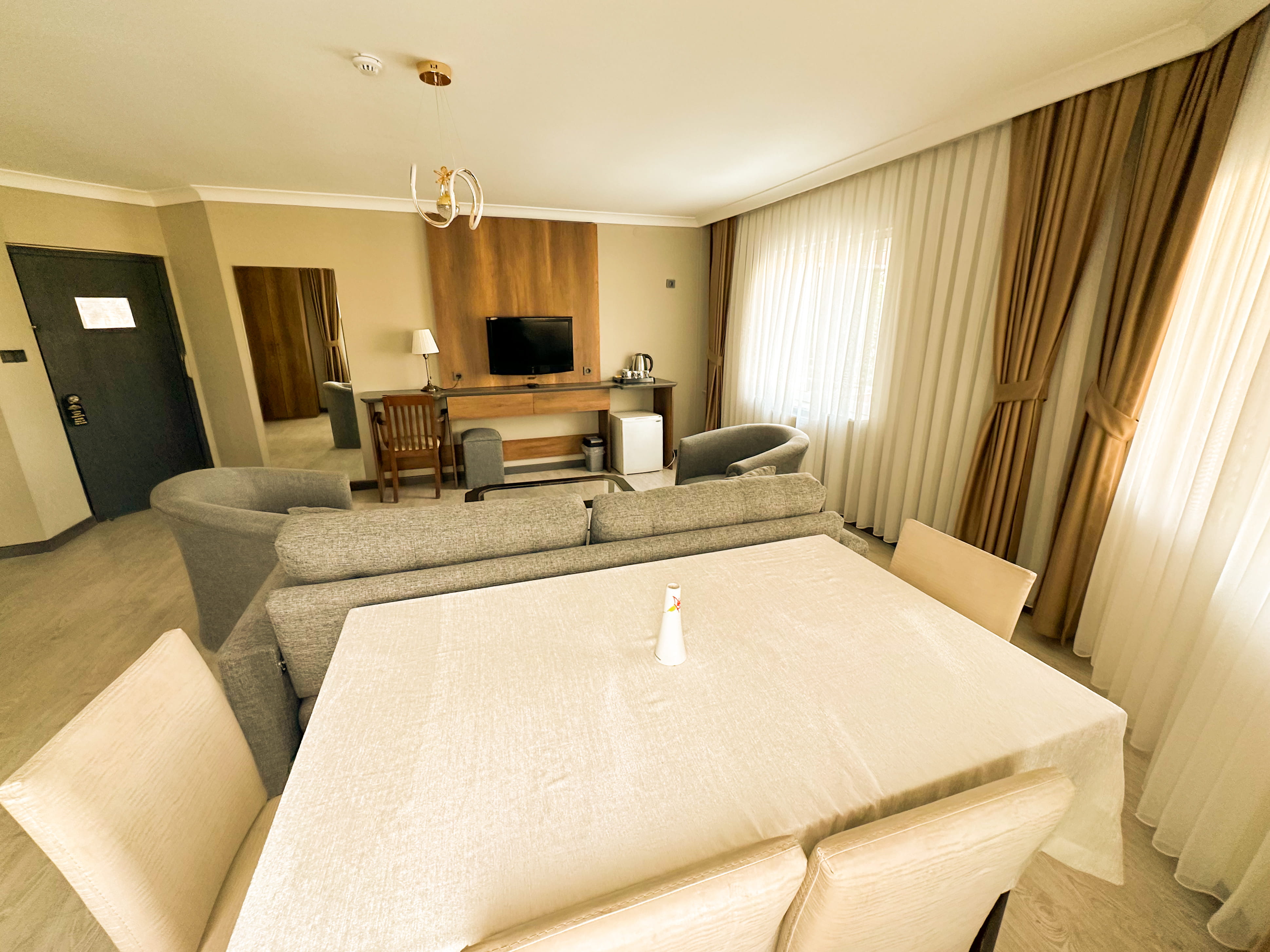 Honeymoon Suite Oda