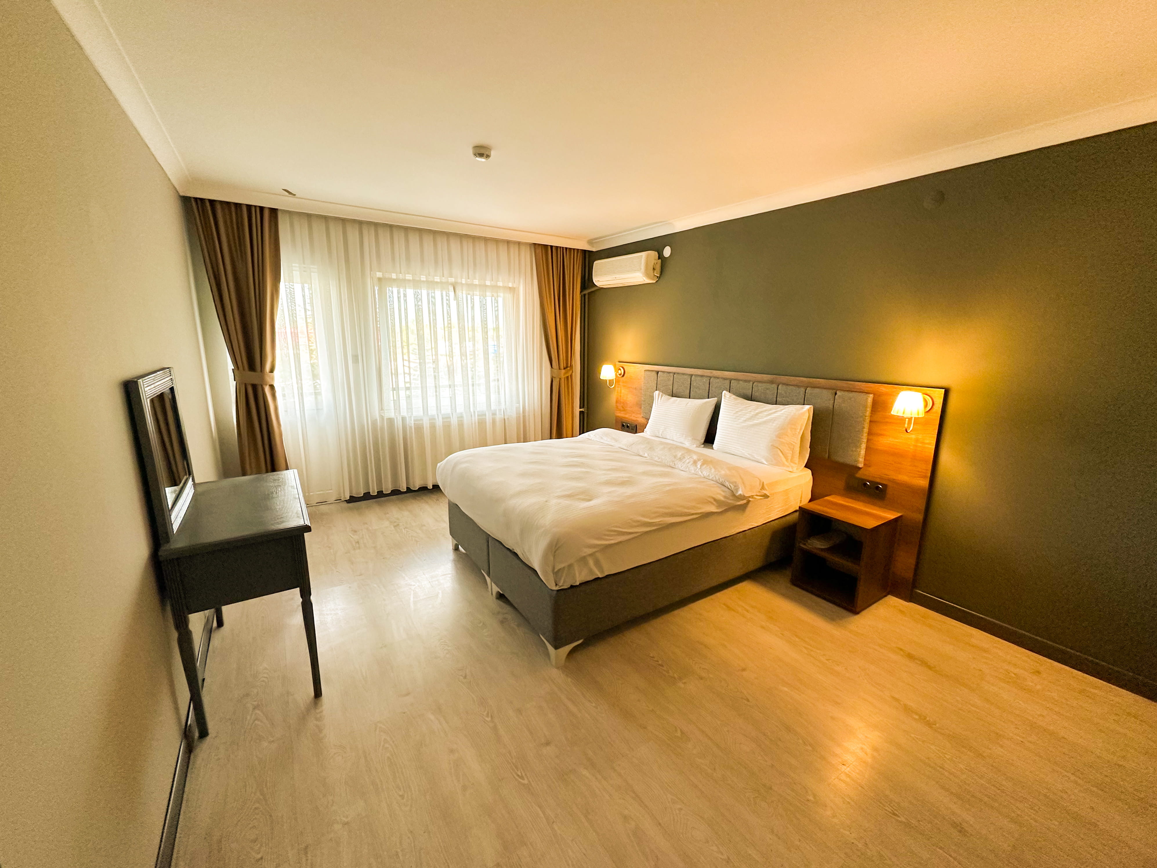 Honeymoon Suite Oda