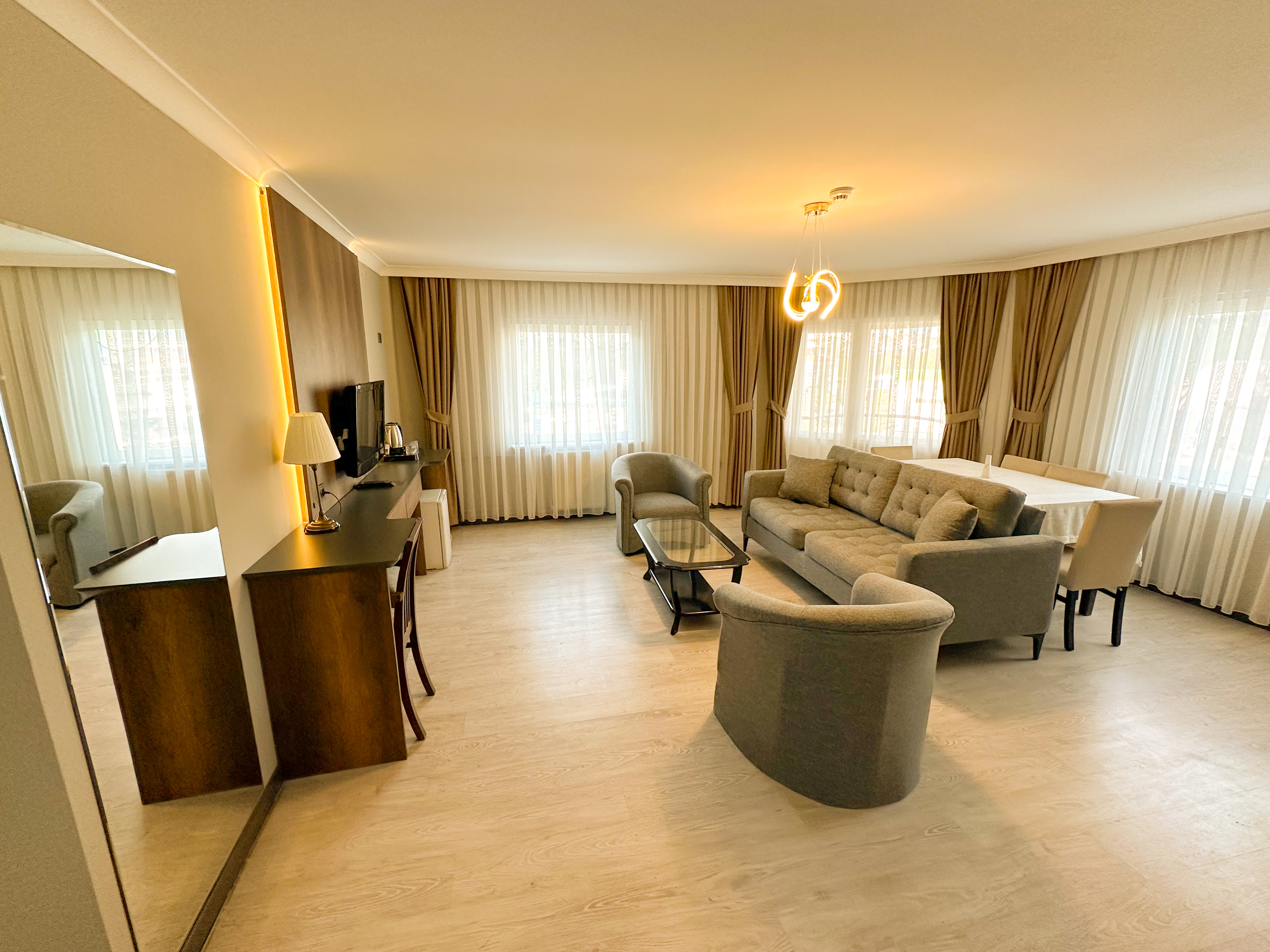 Honeymoon Suite Oda